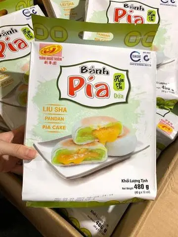 Hình ảnh Bánh pía Tân Huê Viên kim sa dứa