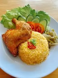 Hình ảnh Cơm chiên gà góc tư sốt me
