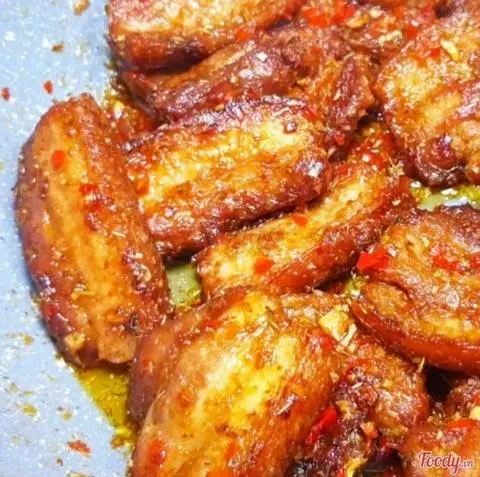 Hình ảnh Cơm ba rọi chiên muối sả