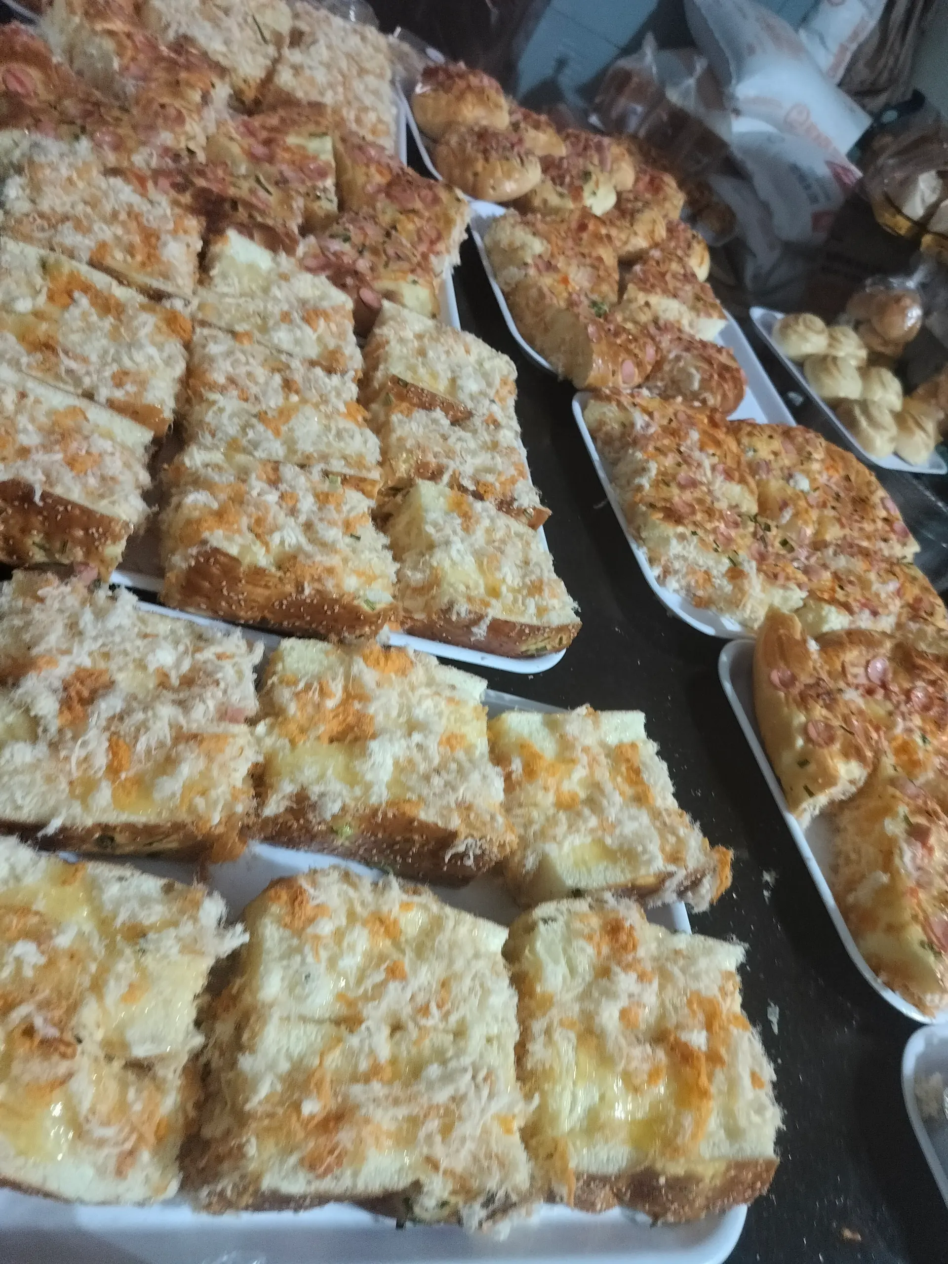 Hình ảnh Bánh mì ngọt trà bông