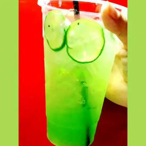 Hình ảnh Trà xanh táo kiwi 700ml