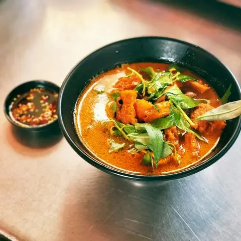 Hình ảnh Phá lấu chén lớn