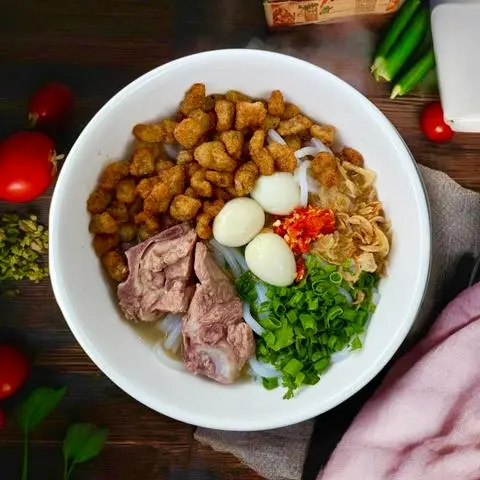 Hình ảnh Bánh Canh Chả Cá + 3 Trứng Cút + 2 Xương -Tô Lớn