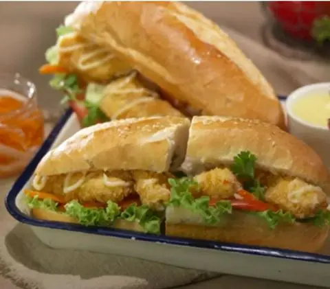 Hình ảnh Bánh mì gà kèm 1 ly coca