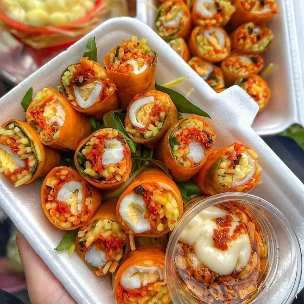Hình ảnh Bánh Tráng Cuốn Chấm Sốt Me Bơ