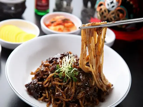 Hình ảnh Mì tương đen