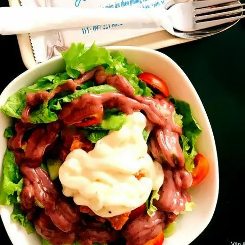 Hình ảnh Mix salad trộn dâu tằm