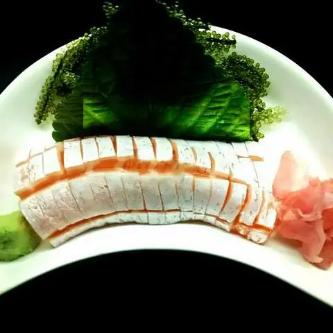 Hình ảnh Bụng cá hồi sashimi