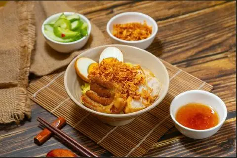 Hình ảnh Xôi xéo thịt kho , trứng kho , chả mỡ 