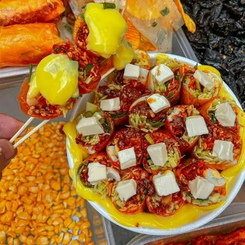 Hình ảnh Bánh tráng Cuốn Bò Đỏ Phô Mai