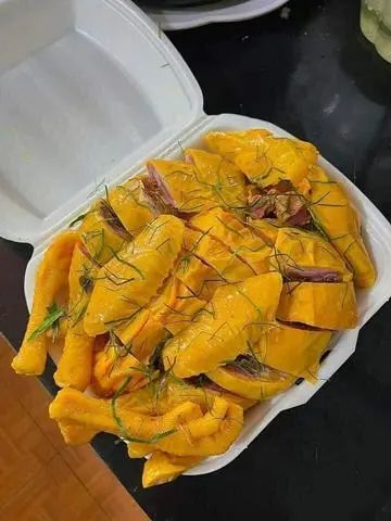 Hình ảnh Nguyên Con Gà Ri Ủ Muối Loại 1 (chặt nhỏ)