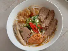 Hình ảnh Bún bò gân nạm chả