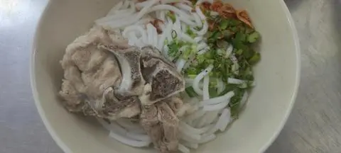 Hình ảnh Bánh canh xương heo ( sợi bún lớn )