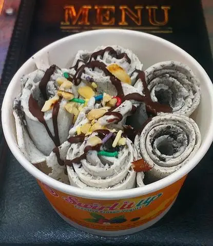 Hình ảnh Kem cuộn oreo