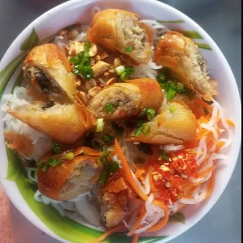 Hình ảnh bún chả giò 
