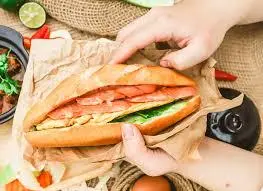 Hình ảnh Bánh mì xúc xích kèm 1 ly coca