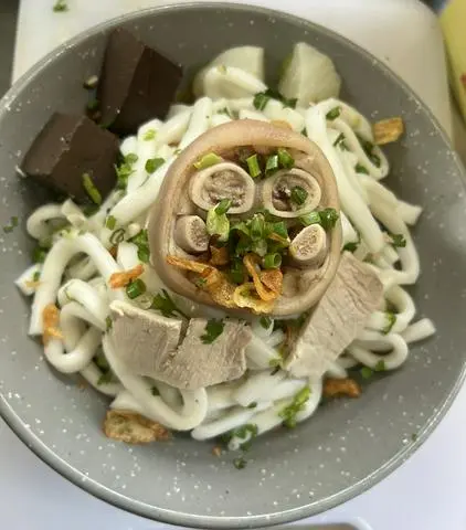 Hình ảnh Bánh canh giò heo gân