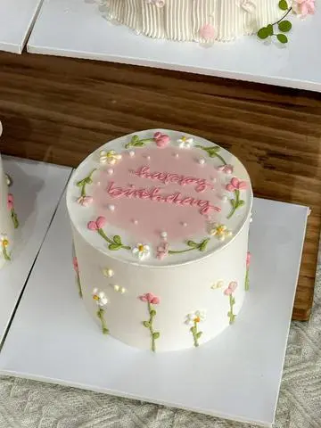 Hình ảnh Bánh kem 12cm hoa nhí cute