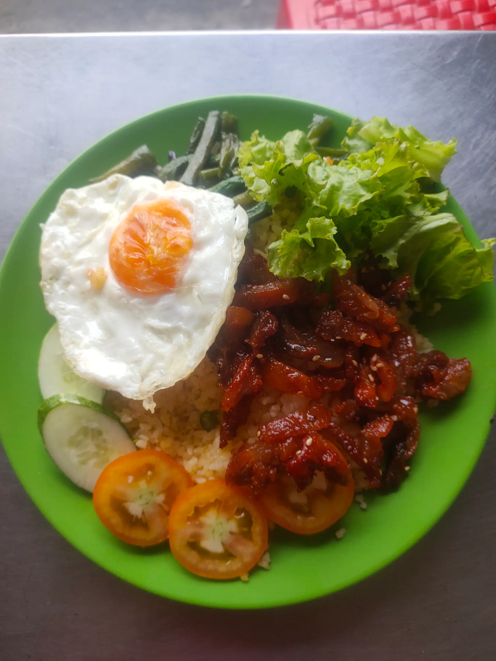 Hình ảnh cơm xá xíu trứng ốp la 