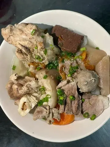 Hình ảnh Bánh canh giò heo đặc biệt