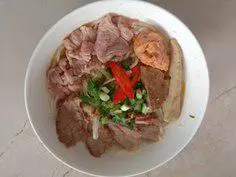 Hình ảnh Bún bò tái nạm chả