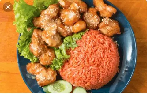 Hình ảnh cơm gà viên sốt trứng muối