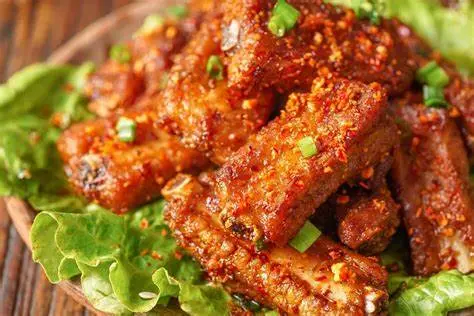 Hình ảnh Cơm chiên sườn non rán mắm tỏi