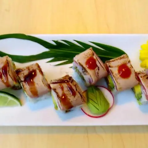 Hình ảnh SUSHI TUNA GRILL - Cá ngừ khè - Xoài, bơ, bột tem, cá ngừ khè lửa