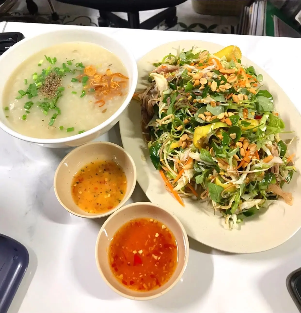 Hình ảnh Gỏi gà 1 người ăn kèm cháo