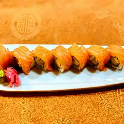 Hình ảnh SUSHI SALMON ROLL - Cá hồi, bơ, thanh cua   