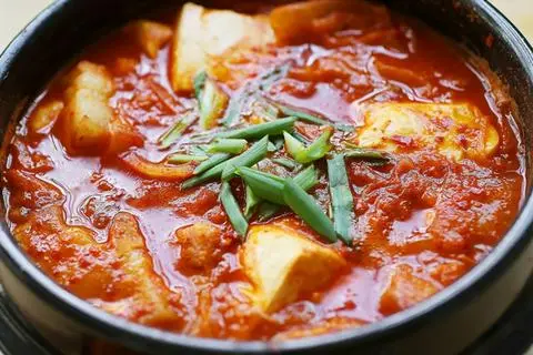 Hình ảnh Súp Kim Chi Bò+cơm 김치 쇠고기 수프 + 쌀