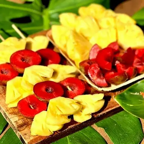 Hình ảnh Mận Hậu + Thơm Cắt Sẵn - Hộp 500g