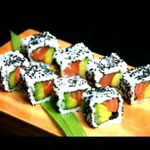 Hình ảnh SALMON AVO ROLL
