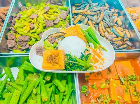Hình ảnh cơm đậu hũ chiên xả