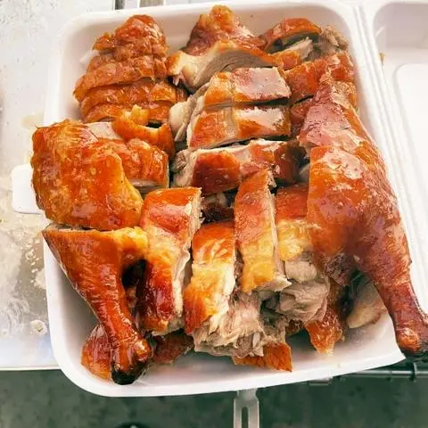 Hình ảnh combo Vịt quay sốt tiêu bánh mỳ rất thơm ngon 