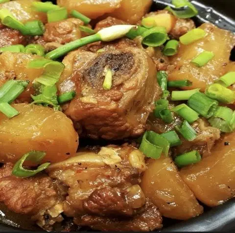 Hình ảnh Cơm Sườn Non kho củ cải