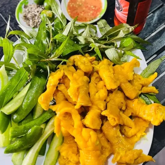 Hình ảnh Chân gà rút xương ủ muối loại 1 (500g)