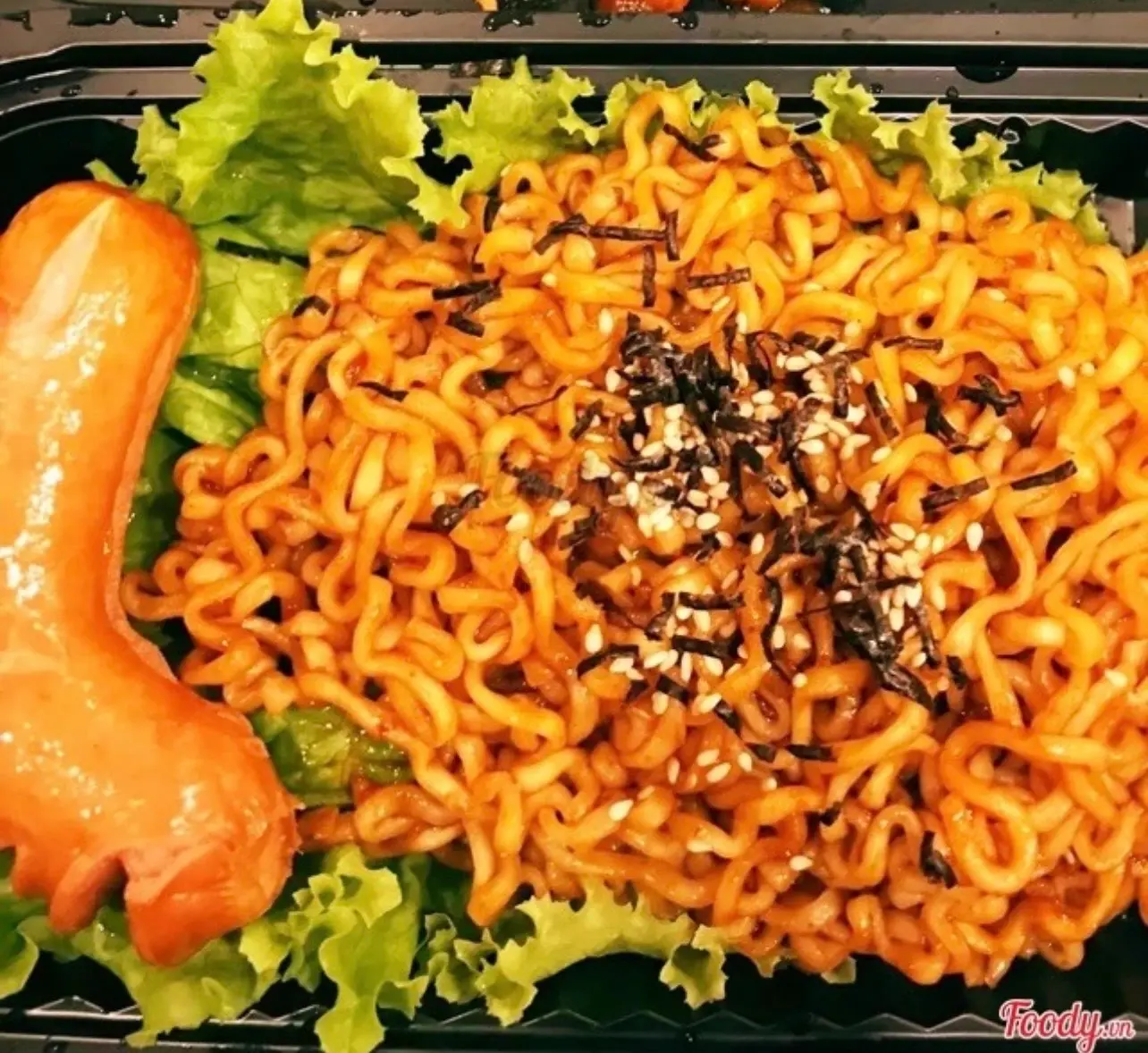 Hình ảnh Mì cay Samyang xúc xích