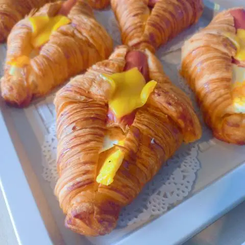 Hình ảnh Combo 1 bánh xúc xích 1 nước