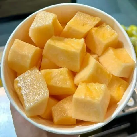 Hình ảnh Dưa lưới cắt sẵn ( 350gr )