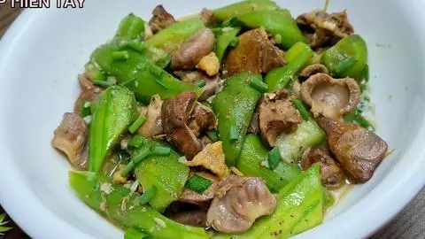 Hình ảnh Mướp xào lòng gà