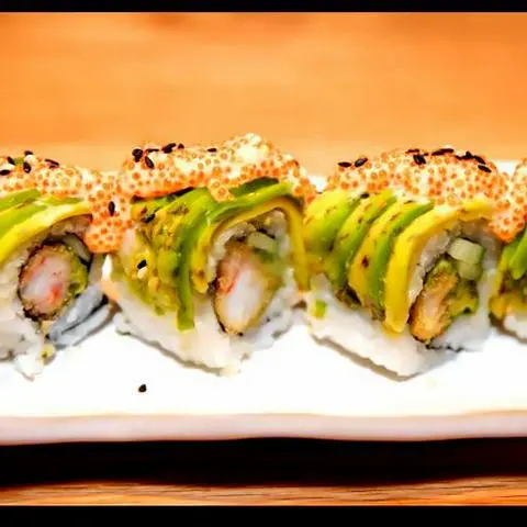 Hình ảnh SUSHI EBITEM MENTAI-  Tôm chiên tem, đắp bơ, trứng tôm sốt mazone