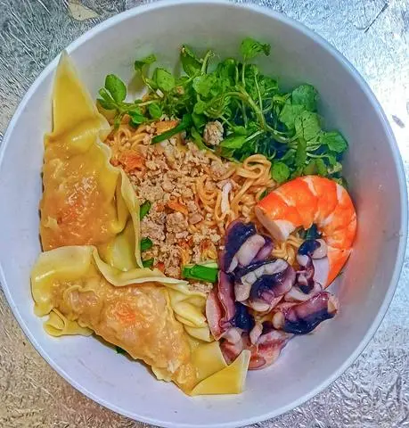Hình ảnh Mì gói : 2v sủi cảo + tôm,mực + thịt bằm