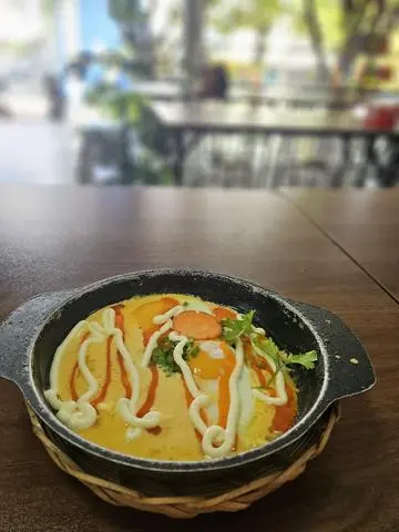 Hình ảnh Bánh mì ốp la trứng muối