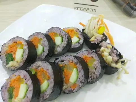 Hình ảnh Kimbap rau nấm CHAY