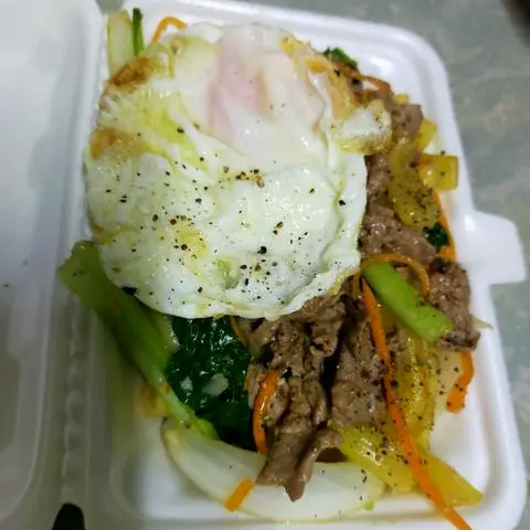 Hình ảnh Nui Xào Bò - Trứng Ốp La 