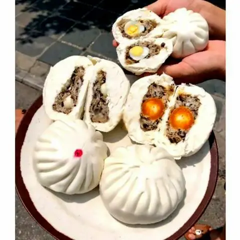 Hình ảnh Bánh bao trứng muối - trứng cút