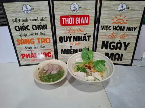 Hình ảnh hủ tiếu + mì tươi xương khô