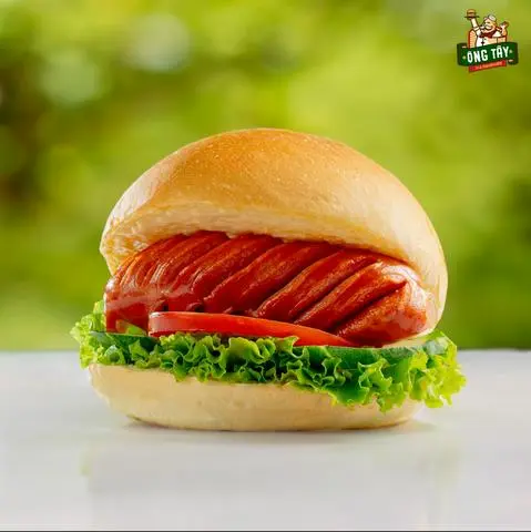 Hình ảnh Hamburger xúc xích (Xúc xích chiên, sốt, cà chua, dưa leo, xà lách)
