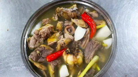 Hình ảnh lẩu gà nòi hầm xả trung 